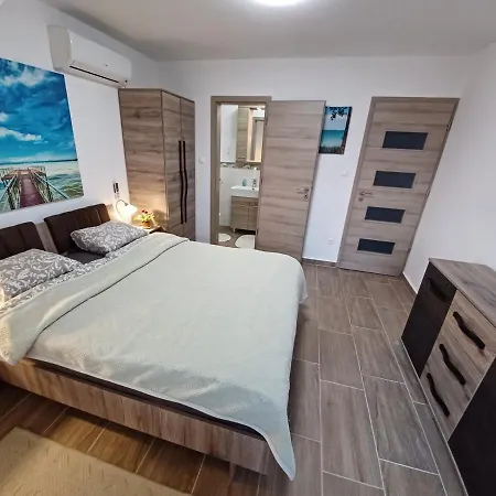 Sunnyside Apartament *