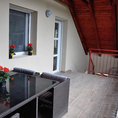Sunnyside Apartment *