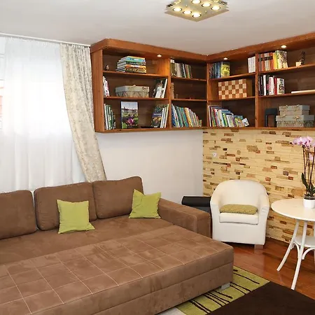 Sunnyside Apartment *