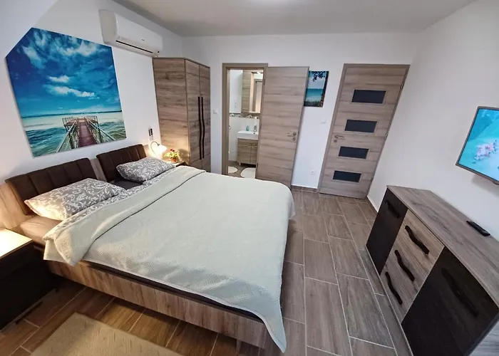 Sunnyside Apartment *