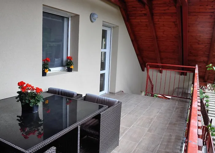 Sunnyside Apartment *