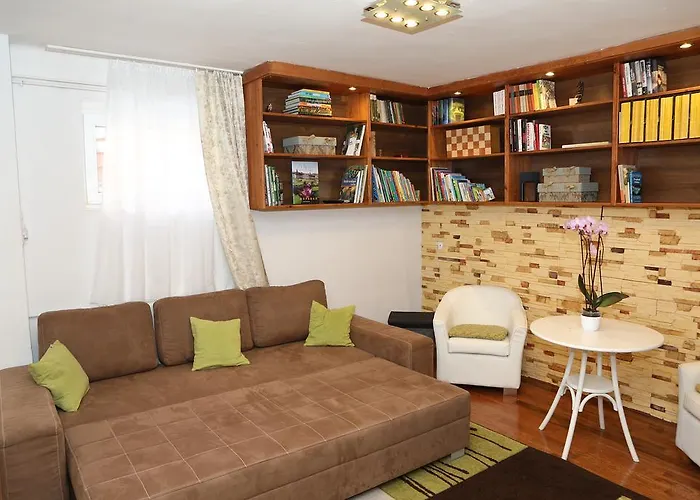 Sunnyside Apartment *